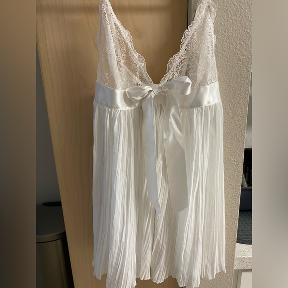 Victoria's Secret || Victoria’s Secret bridal Pleated Lace Babydoll lingerie - Picture 11 of 13